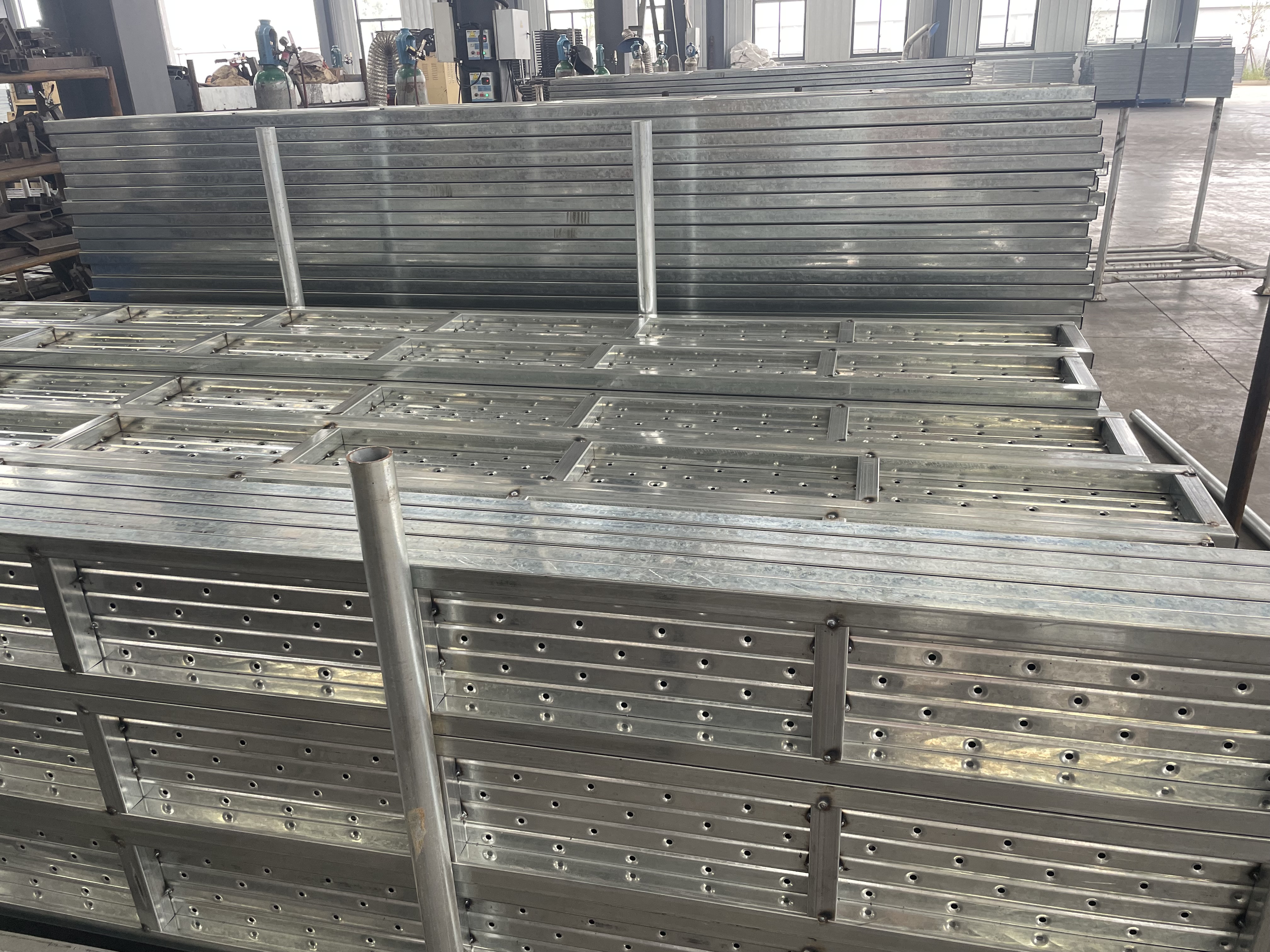 scaffolding steel plank ስካንፊንግስ ብረት ስቴክ