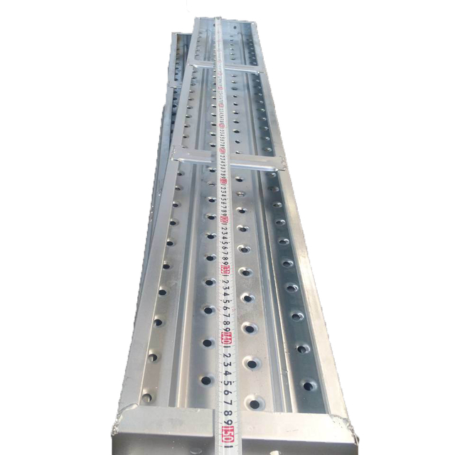 በተሸፈነው የብረት ቦርድ የ Castflod locklod Rack Park 