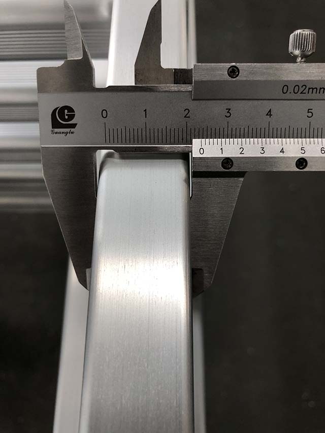 አልሙኒኒየም የ Scoflodlodlod Lodinum Skuminum 