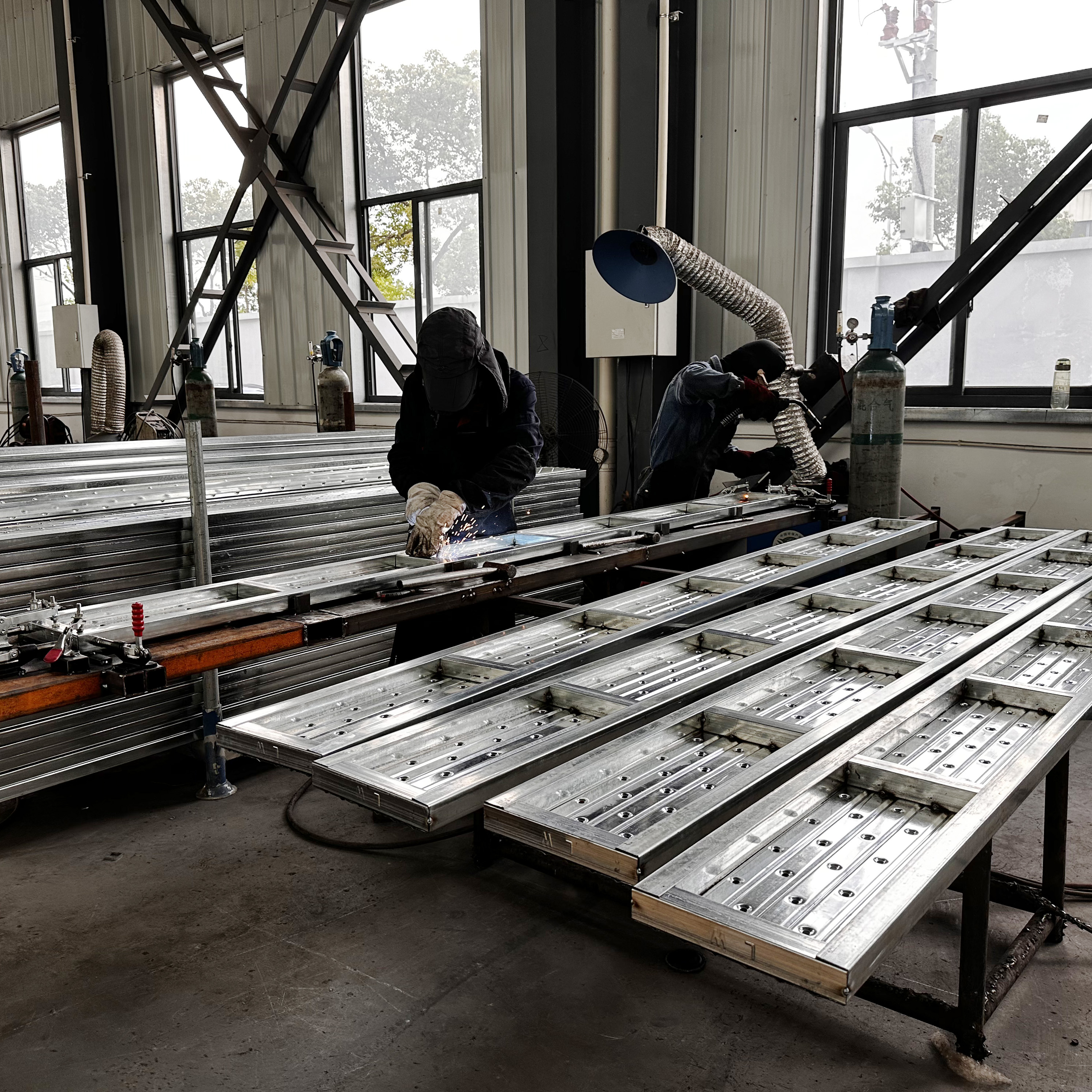 ብረት ተዘጋ ብረት 