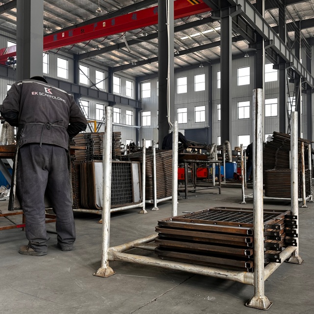 የሚቀለበስ መሰላል መዳረሻ በር ማምረቻ ምስሎች 