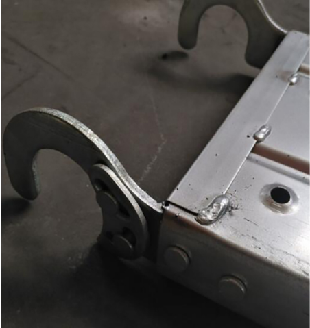 ካታግራም የእግር ጉዞ ከመኪናዎች ጋር