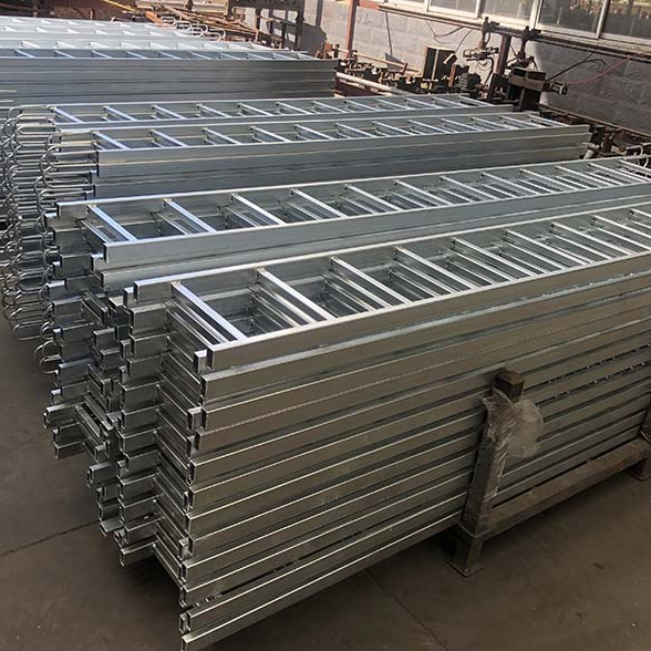 በተቀነባበረ የሸክላ ሽፋኖች አረብ ብረት ዝንጀሮ መሰላል