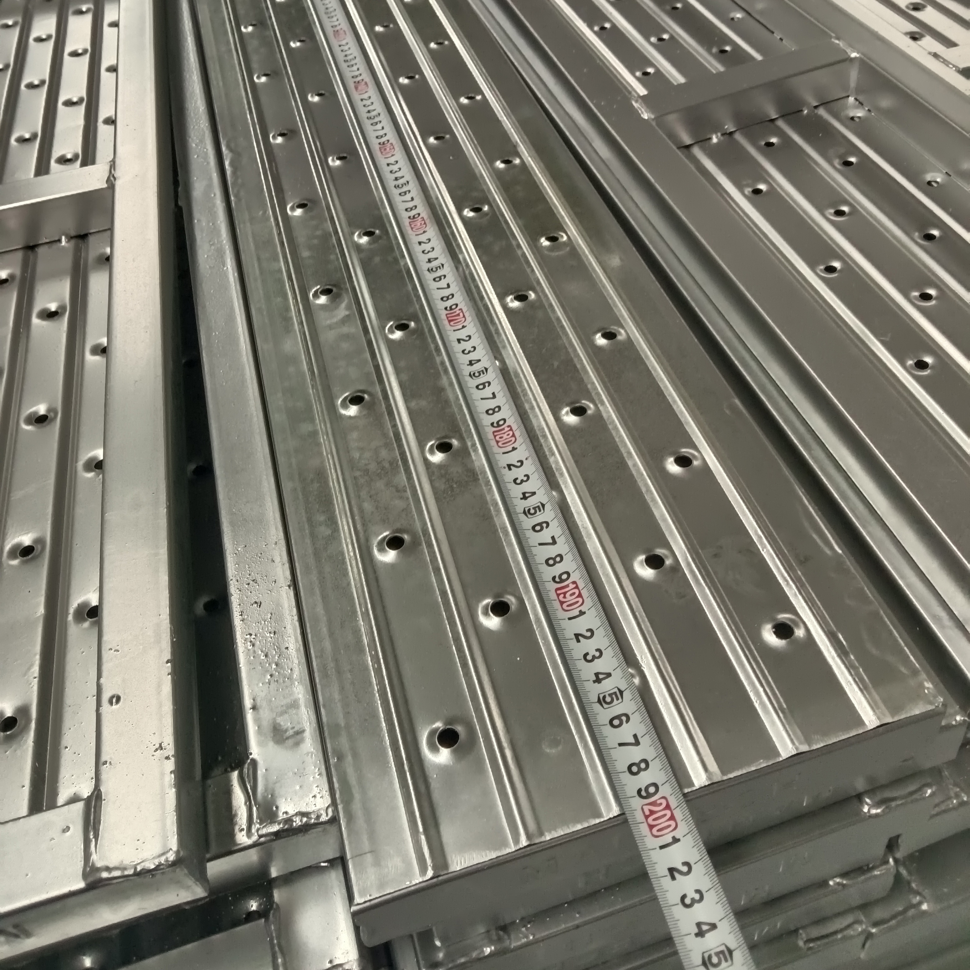 2.0m የተዘጋ ብረት ፕላንክ