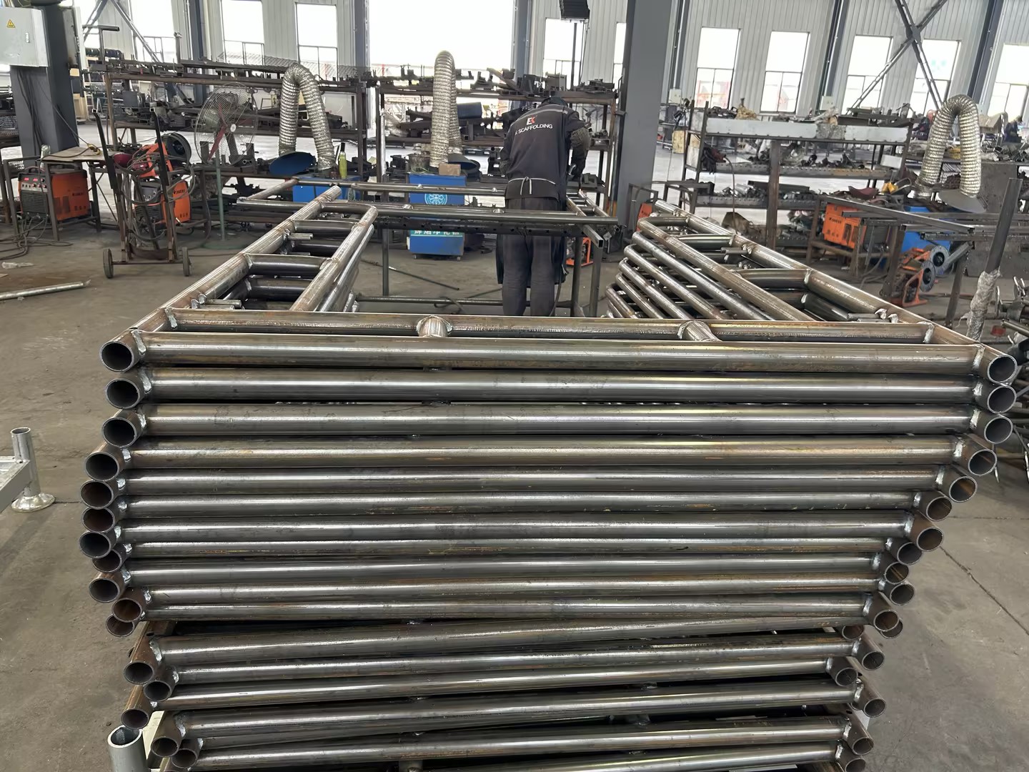 ጫፍ ላይ ይራመዱ