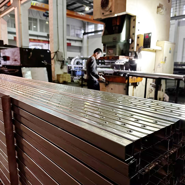 የተዘጋ ብረት ፕላንክ