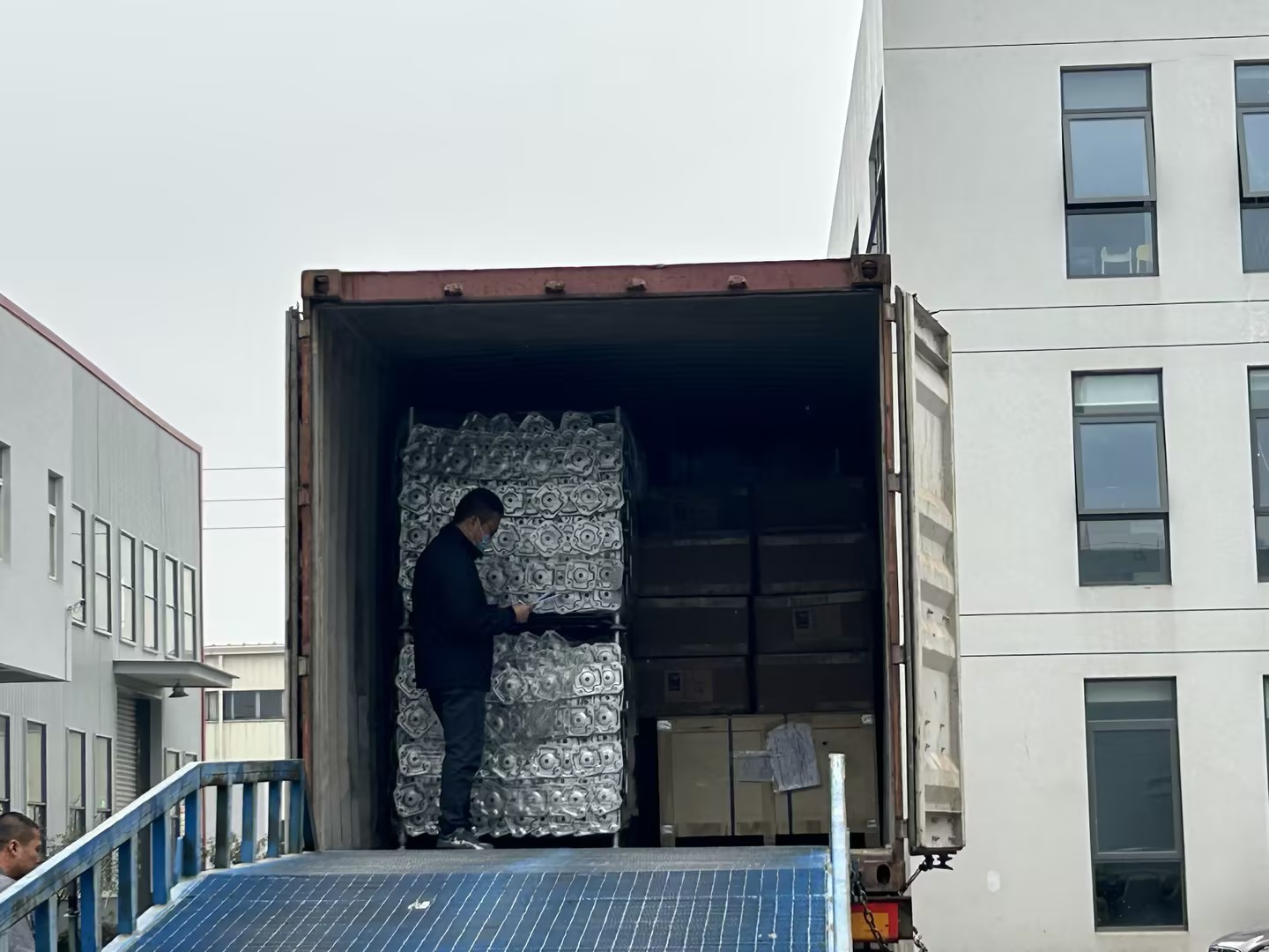 ቤዝ ጃክ ማጓጓዣ 