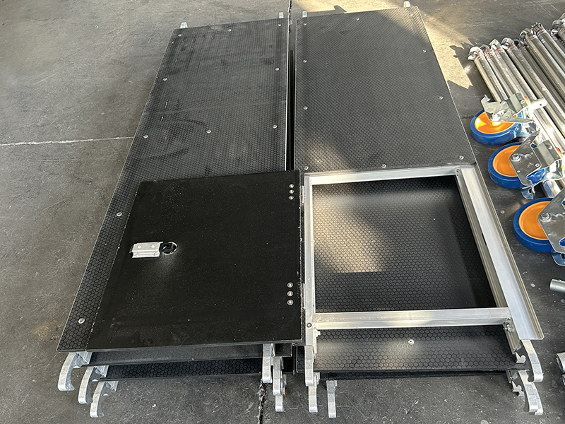 መድረክ ከ trapdoor ጋር