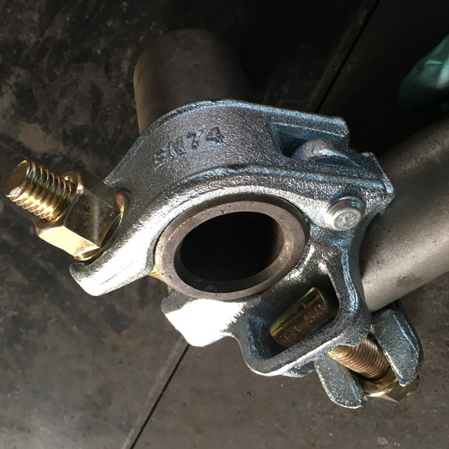 የተቆራረጠ የጀርመን ሁለት ጊዜ ጠብ ጠብ - የጀርመን ሁለት መከለያዎች