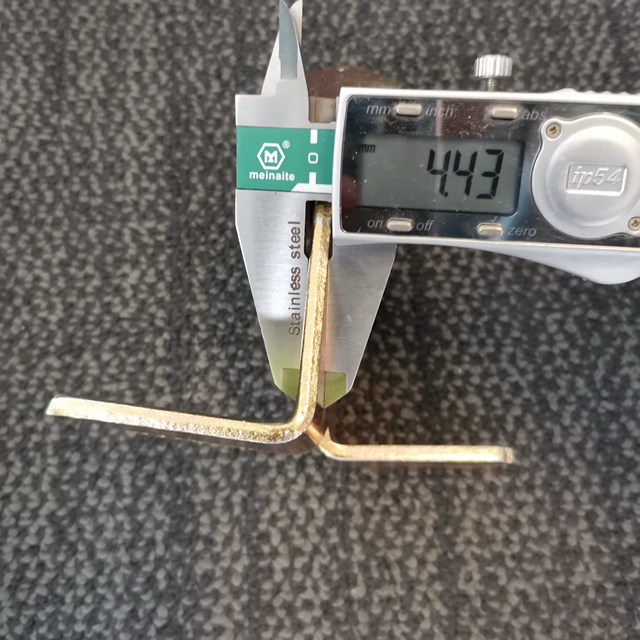 የተጫነ ብሩክ 08