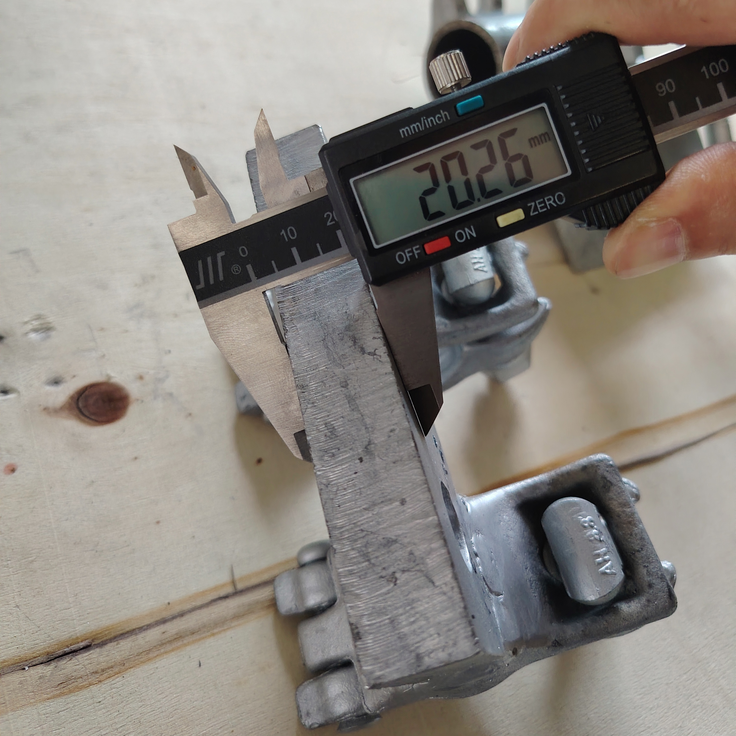 የጭረት ማስቀመጫ (ስካፎልዲንግ) ማቀፊያ ( 