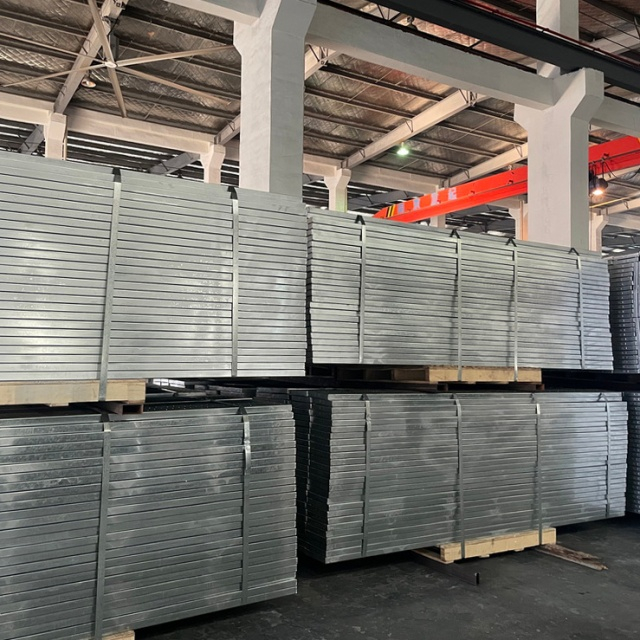 የተዘጋ ብረት ፕላንክ