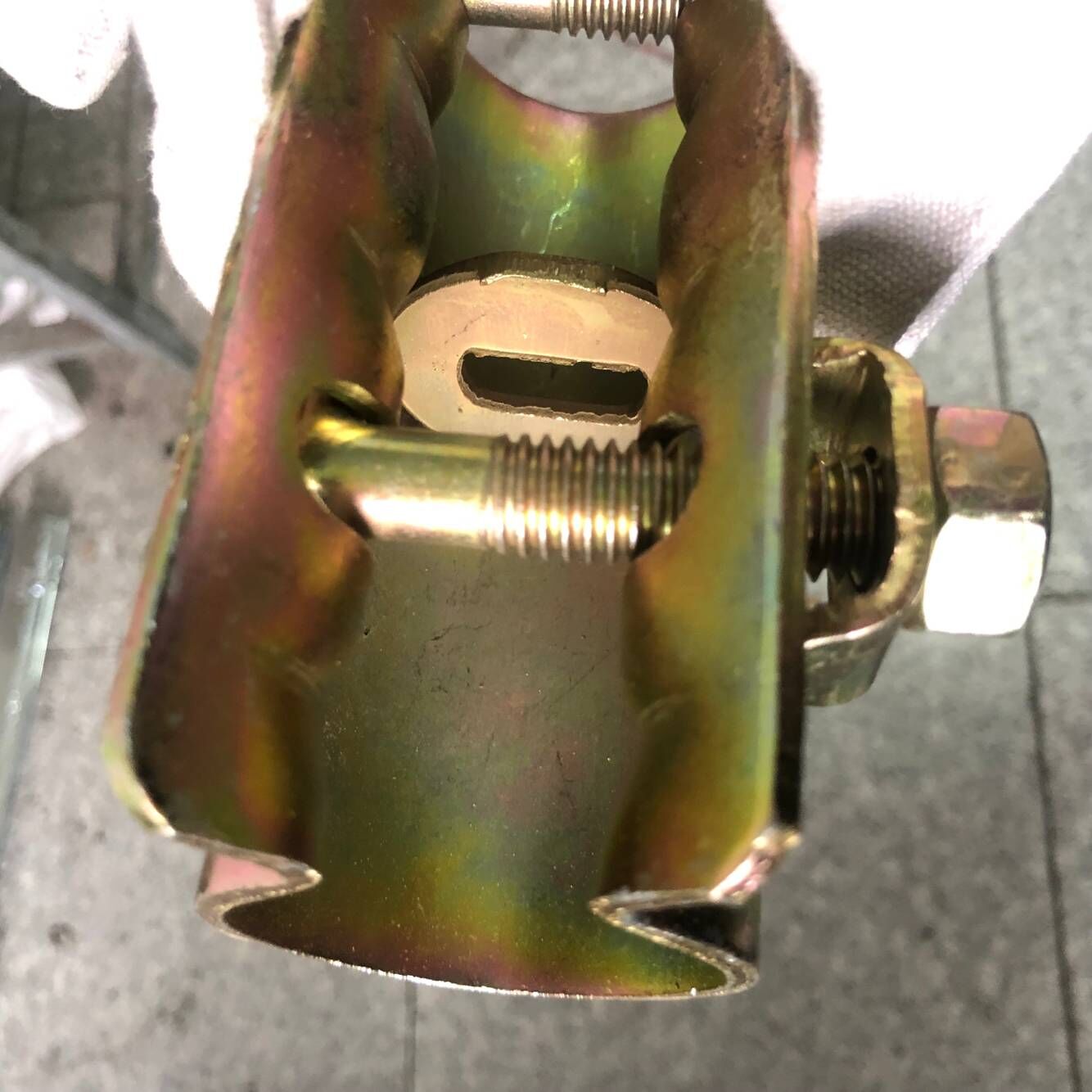 የተጫነ አንድ ጁንት ቼድለር