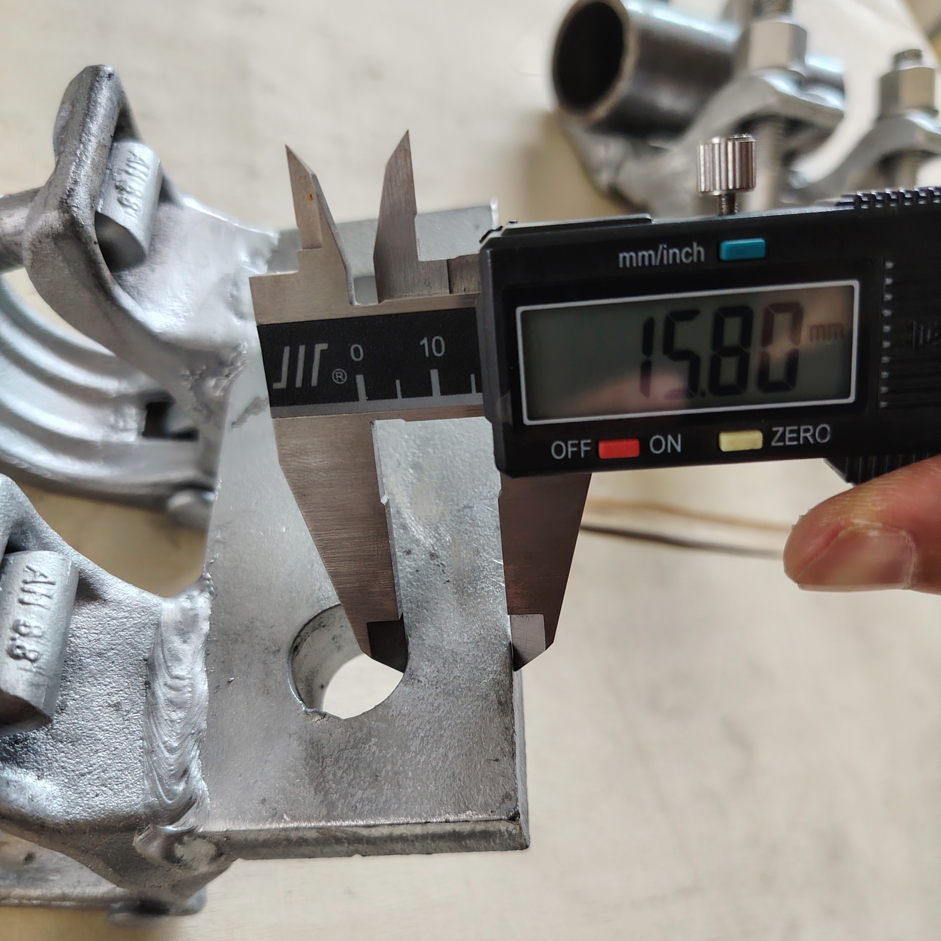 የቤስፖክ ቤዝ ልዩ ቅርጽ ያለው የጭረት ማቀፊያ (ማቅለጫ) ማያያዣ 