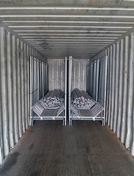 ቀሚስ ቀዳዳዎች ቀዳዳዎች መስቀል