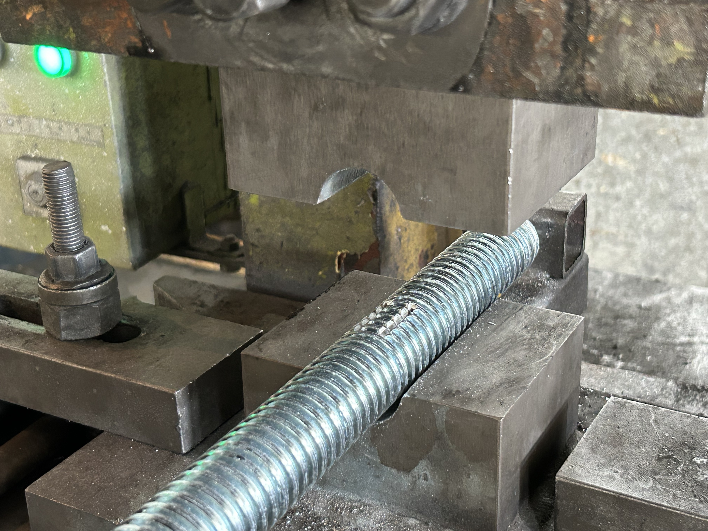 የመሠረት ጃክ ጥርስን ያጠፋል