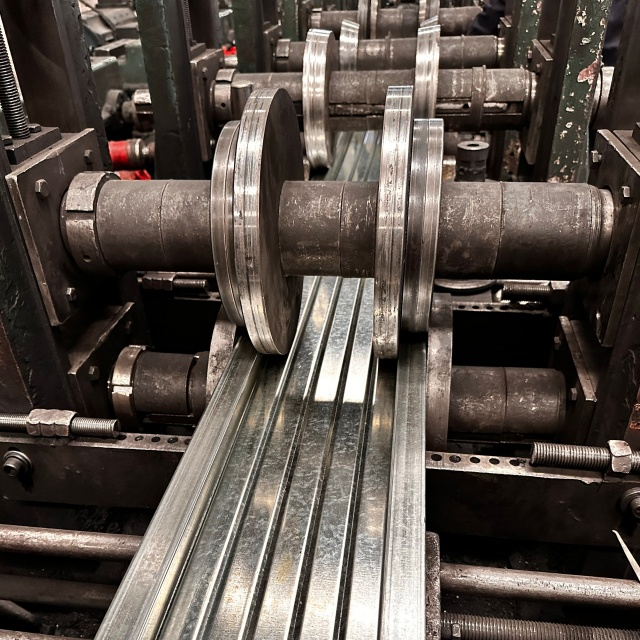 የተዘጋ ብረት ፕላንክ