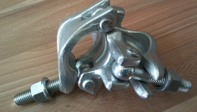 የተቆራረጠ የአሜሪካን ስካድሎርድ ሁለት መቆጣጠሪያ