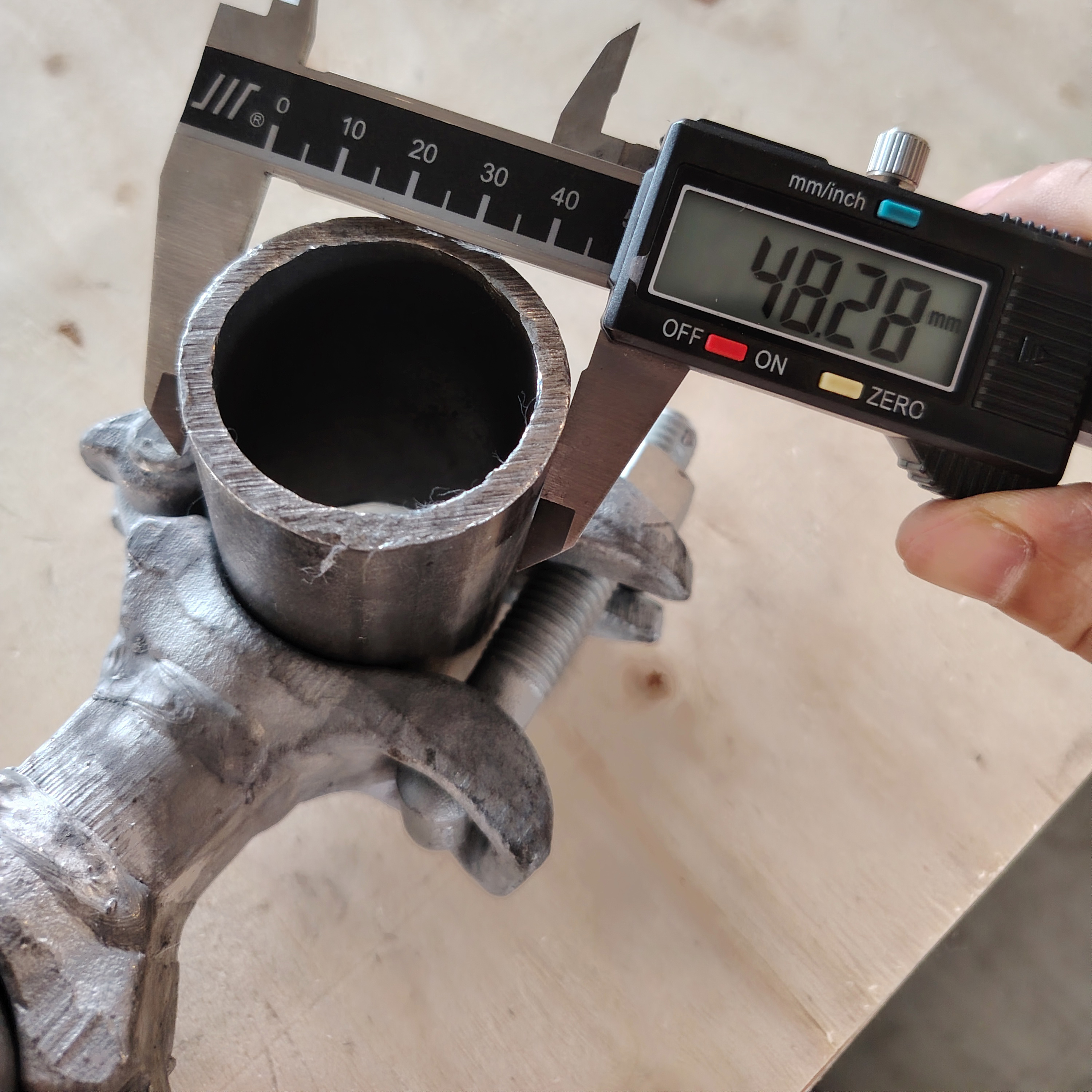 ልዩ ቅርጽ ያለው ስካፎልዲንግ ክላምፕ የርቀት መጋጠሚያ - 98 ሚሜ 