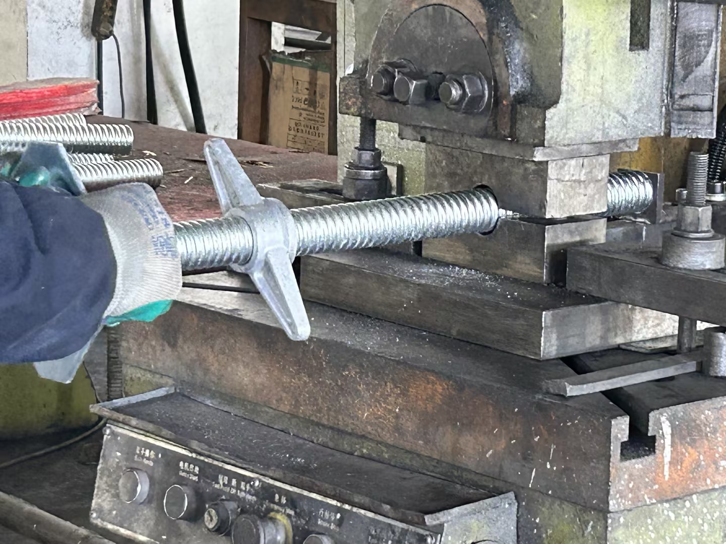 ቤዝ ጃክ ጥርስን ያጠፋል 