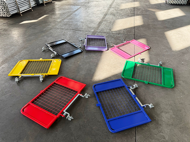 የቀለም ስካፎልዲንግ በር