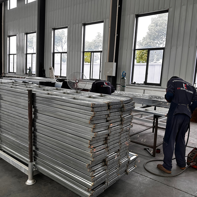 የተዘጋ ብረት ፕላንክ