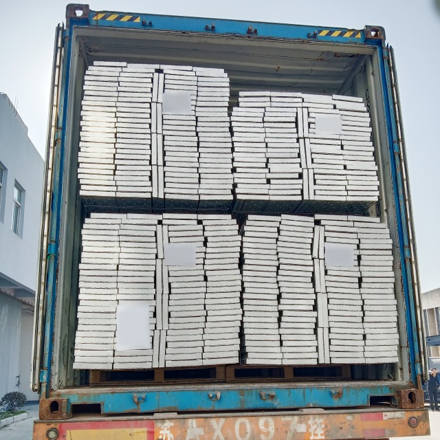 የተዘጋ ብረት ፕላንክ