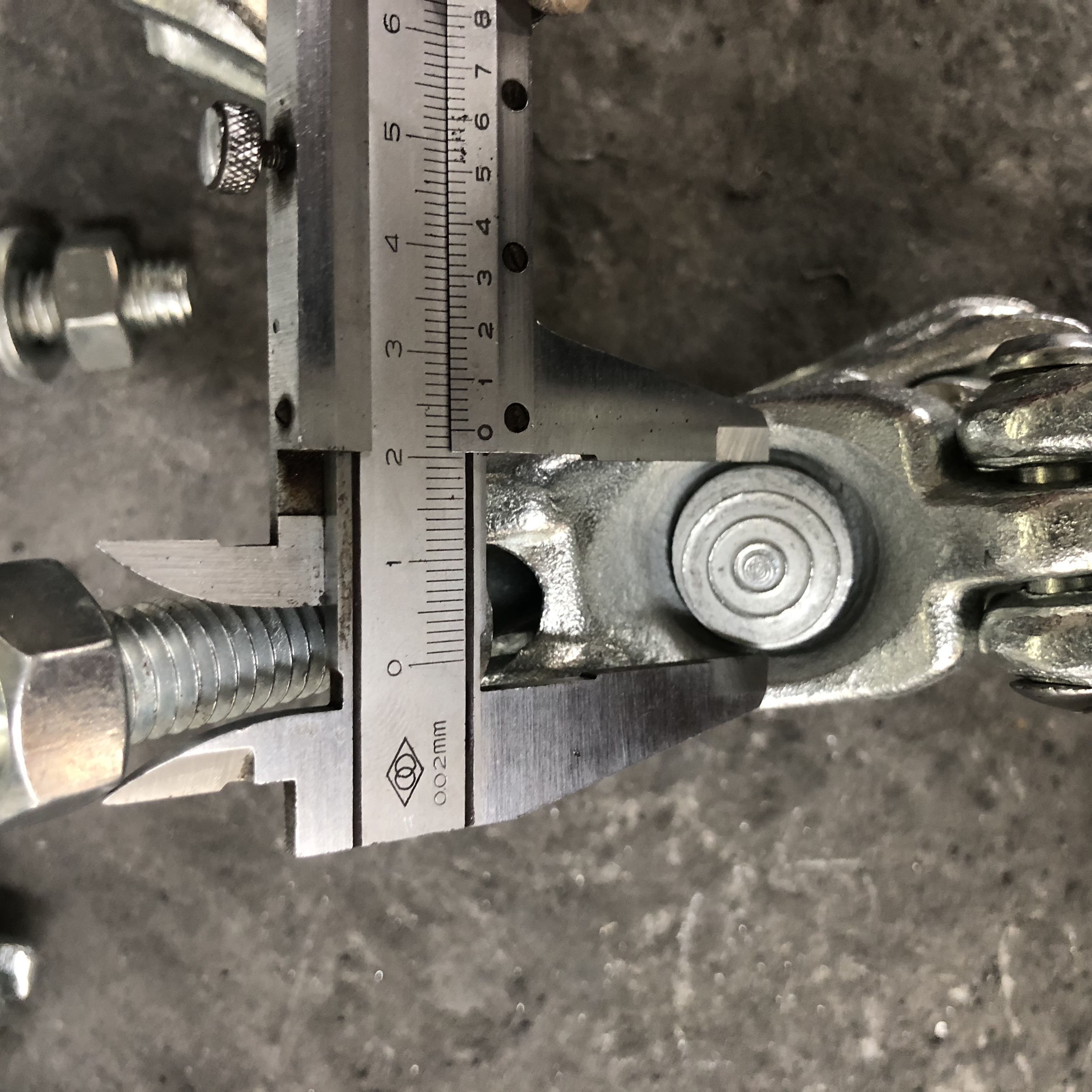 የተቆራረጠ የእን Swovel Counder