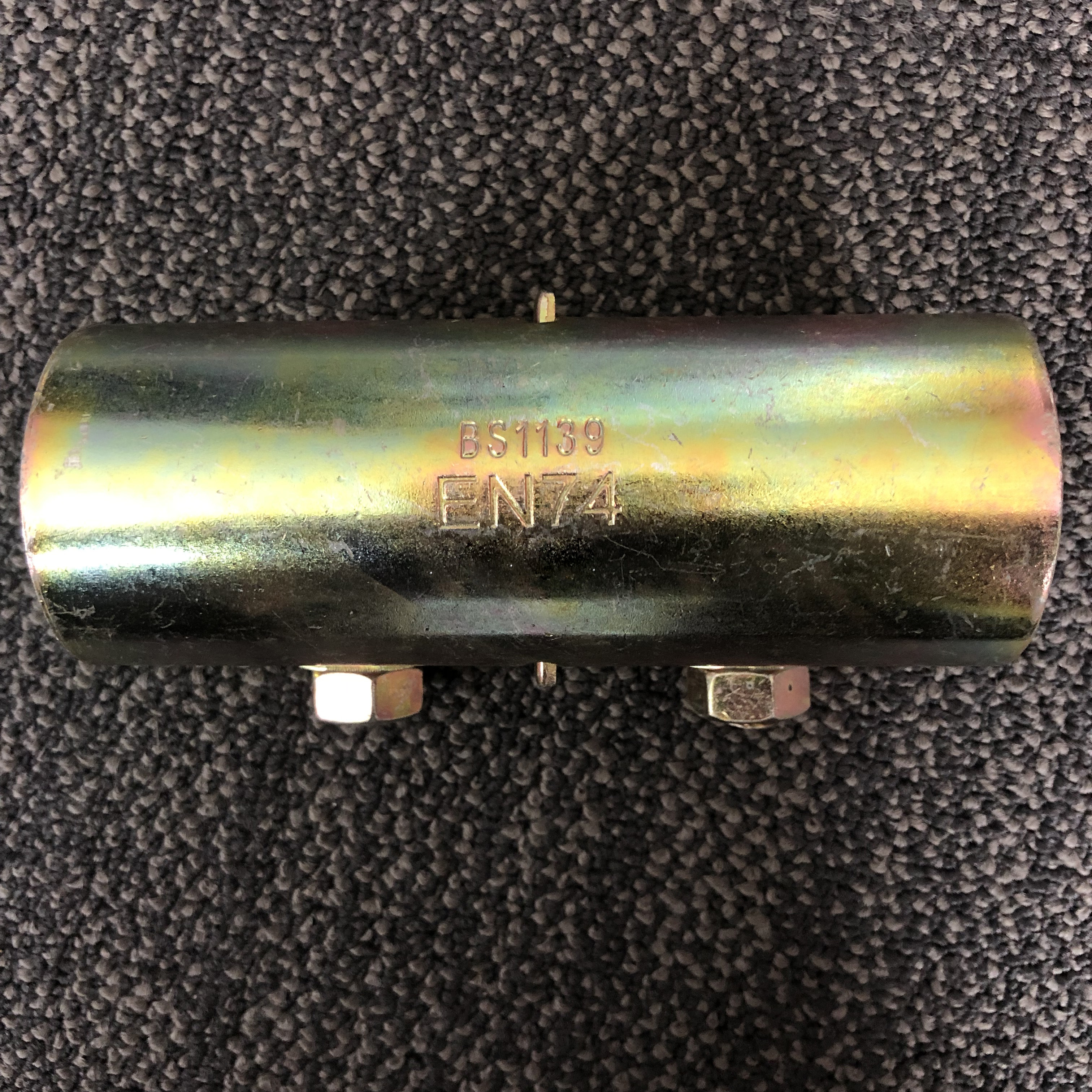 የተጫነ አንድ ጁንት ቼድለር