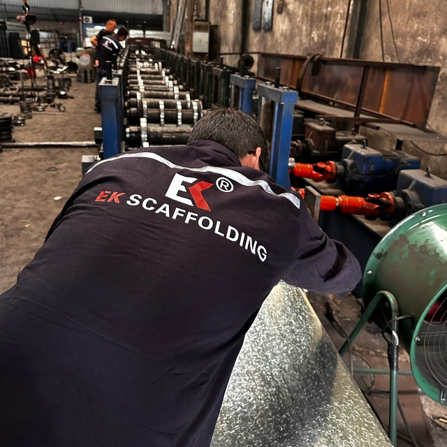 የተዘጋ ብረት ፕላንክ